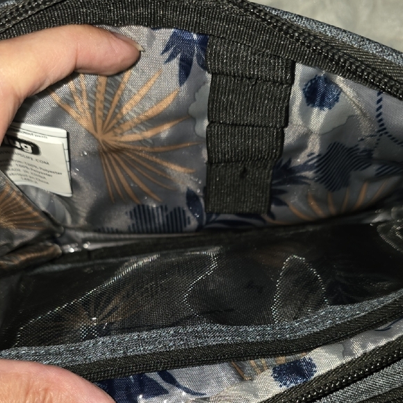 Lug Roundabout Quilted Wallet Crossbody Bag - Characol Gray - Picture 14 of 16